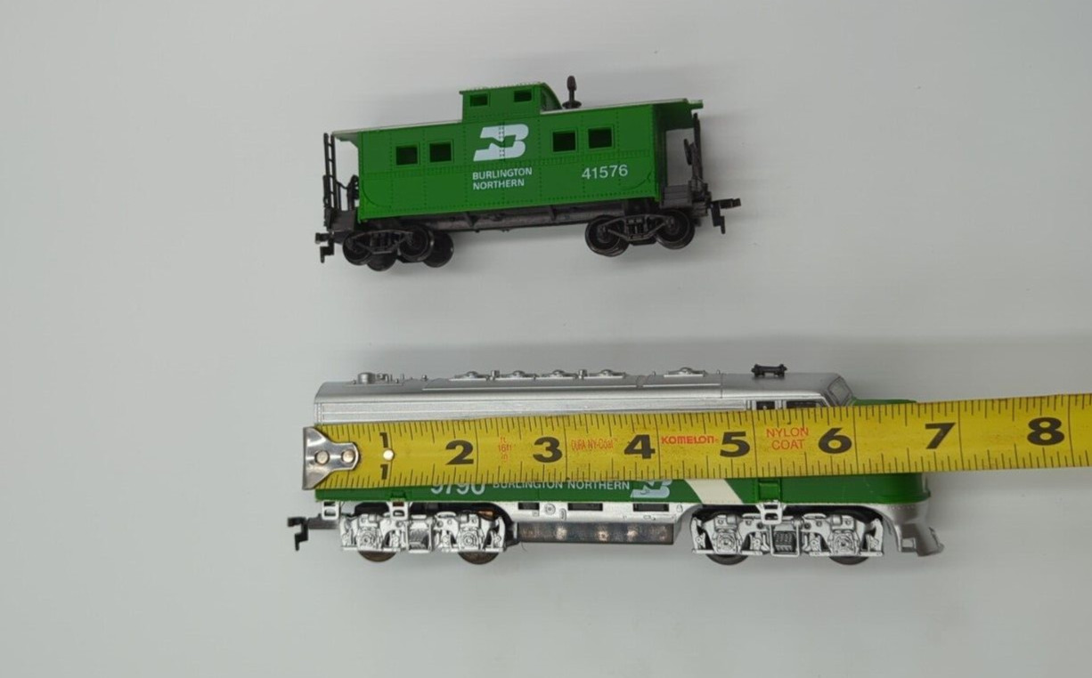HO Life-Like BN Burlington Northern F7 Diesel 9790 w/ Caboose 41576 – Tested