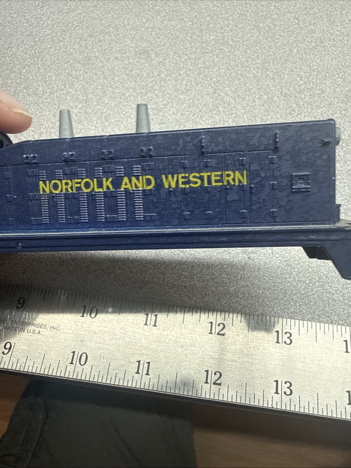 HO SHELL Norfolk & Western 2242 NW2 Switcher Maybe Revell Look Closely