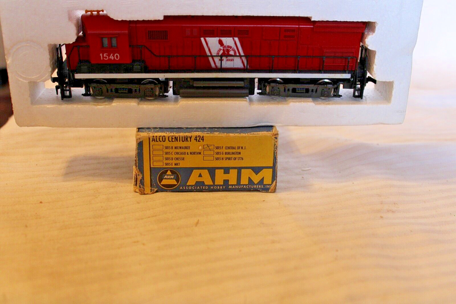 HO Scale AHM, Alco Century 424 Diesel Locomotive, CNJ, Red, 1540 – 5015