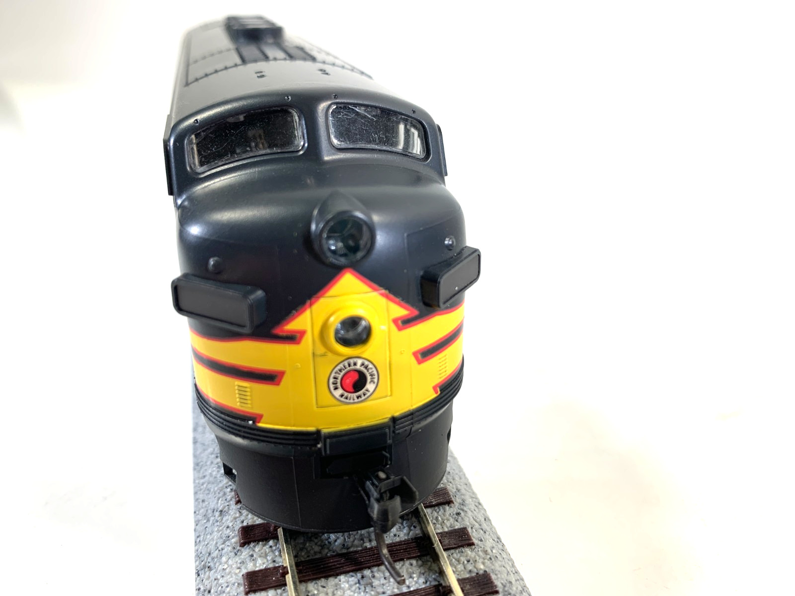 HO Stewart Hobbies 8090 F3 A Phase 1 Northern Pacific Diesel #Un-numbered