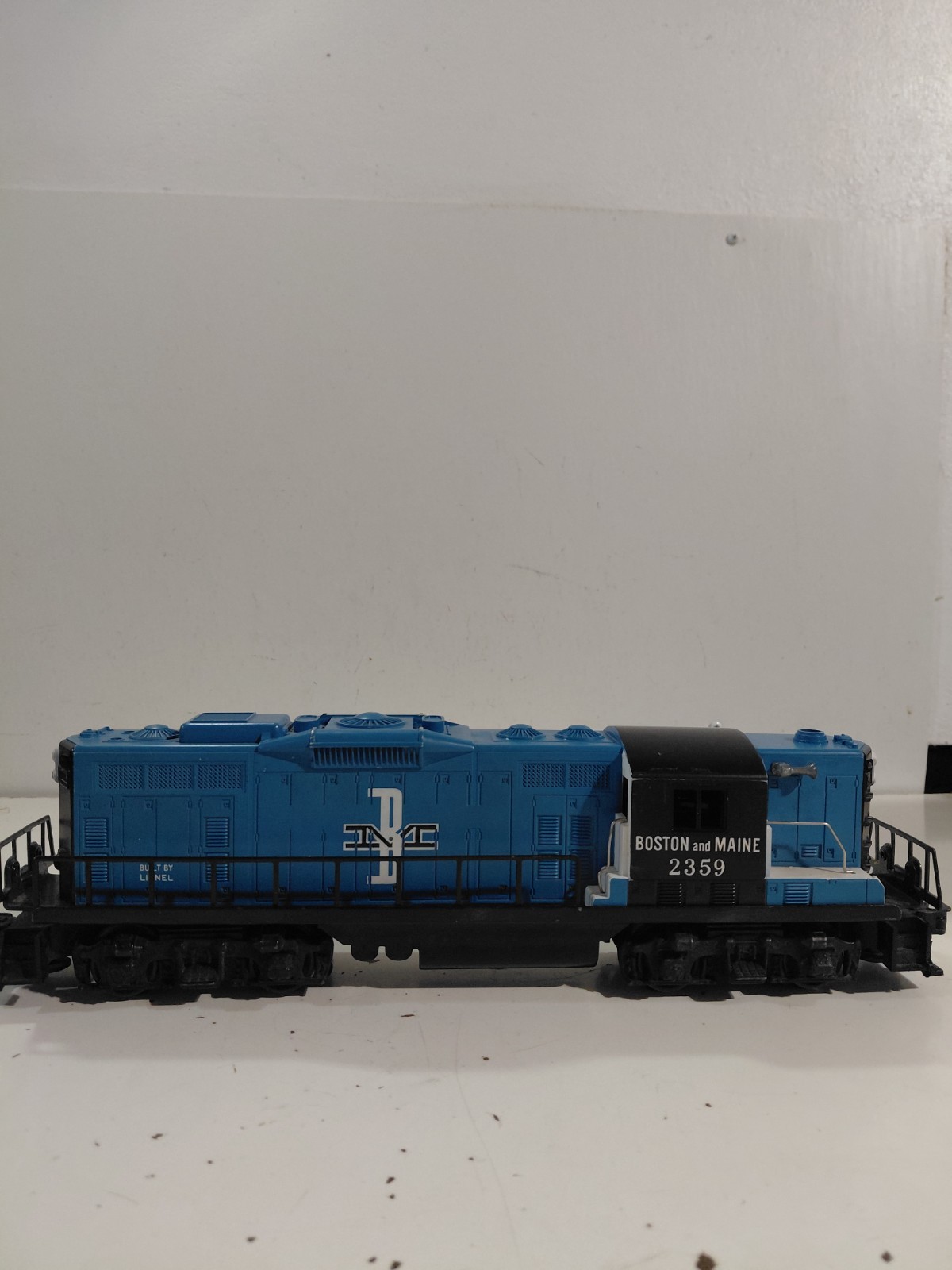 Lionel Trains 2359 O Gauge Model Railroad Boston and Maine GP9 Diesel Locomotive