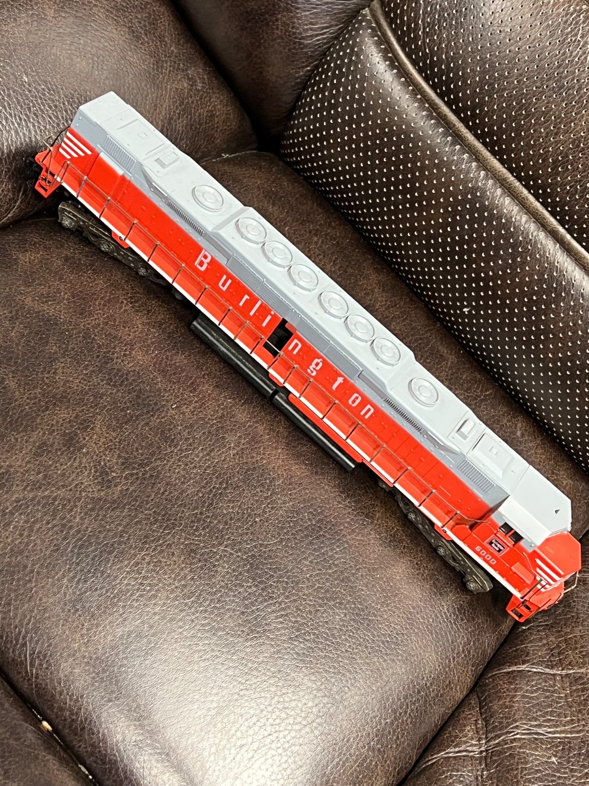 HO EMD DD40 Burlington red Dummy # 6000