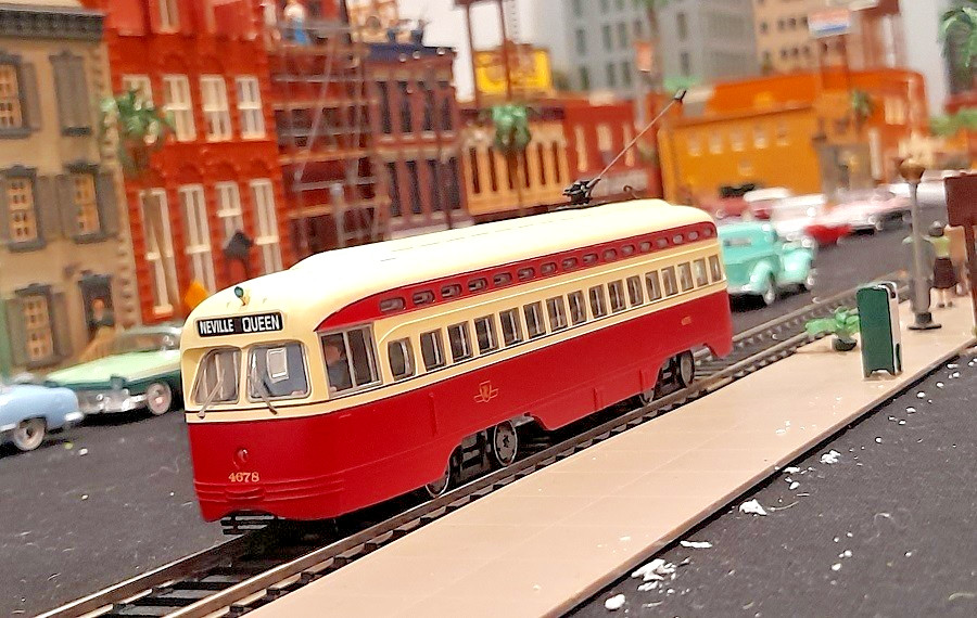 * 1/87 HO * Bowser * Postwar PCC Toronto Streetcar #4678 * BOXED * 12650 *
