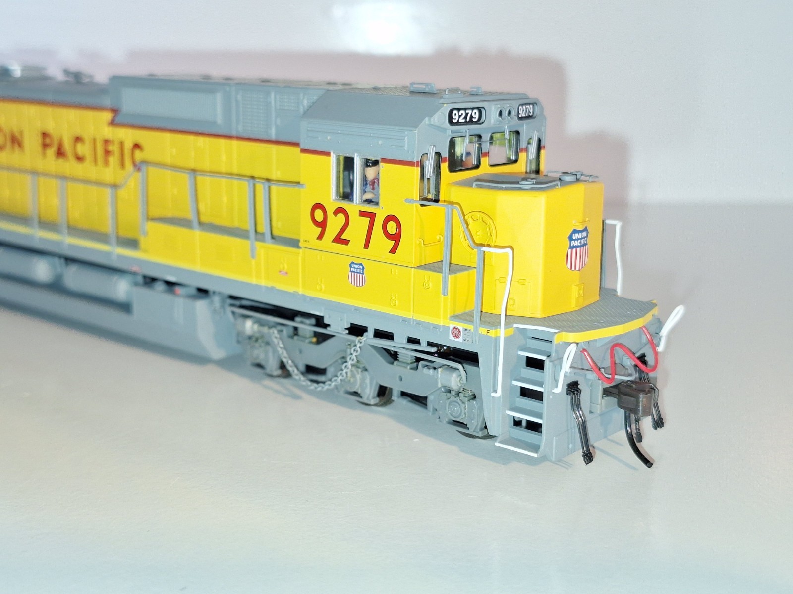 Atlas 9664 DCC & QSI Sound, Union Pacific Dash 8-40C. As New cond. HO scale.Box