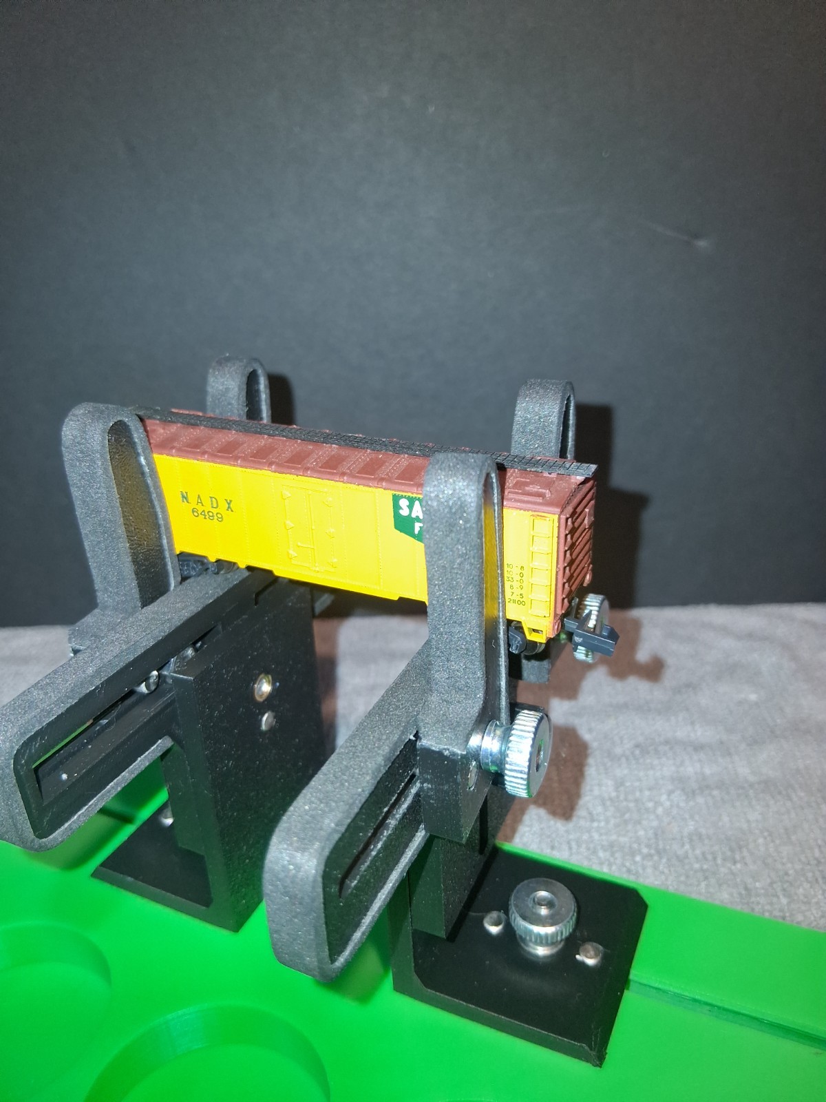 n scale locomotive and rolling stock repair workstation