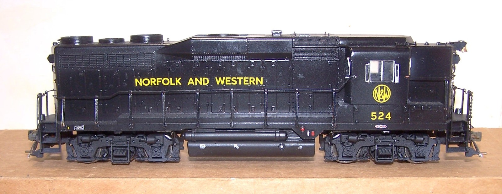 HO CUSTOM ATHEARN HIGH NOSE GP-30 NORFOLK AND WESTERN N&W 524 DETAILED, CUSTOM