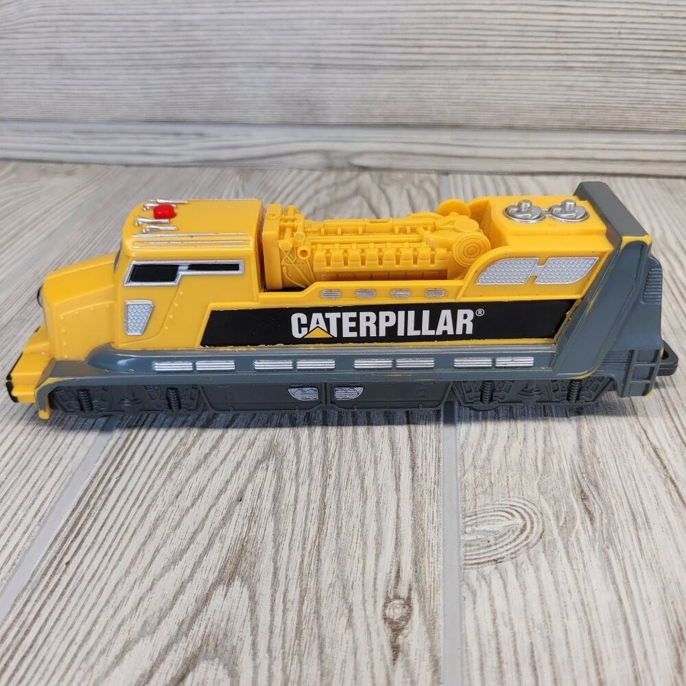 Toy State Caterpillar Construction Express Train Track Set Motorized Locomotive