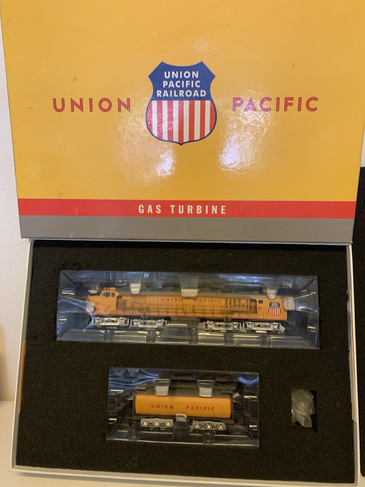 HO Scale UNION PACIFIC Veranda Gas Turbine Locomotive & Tender Model 88668 #71