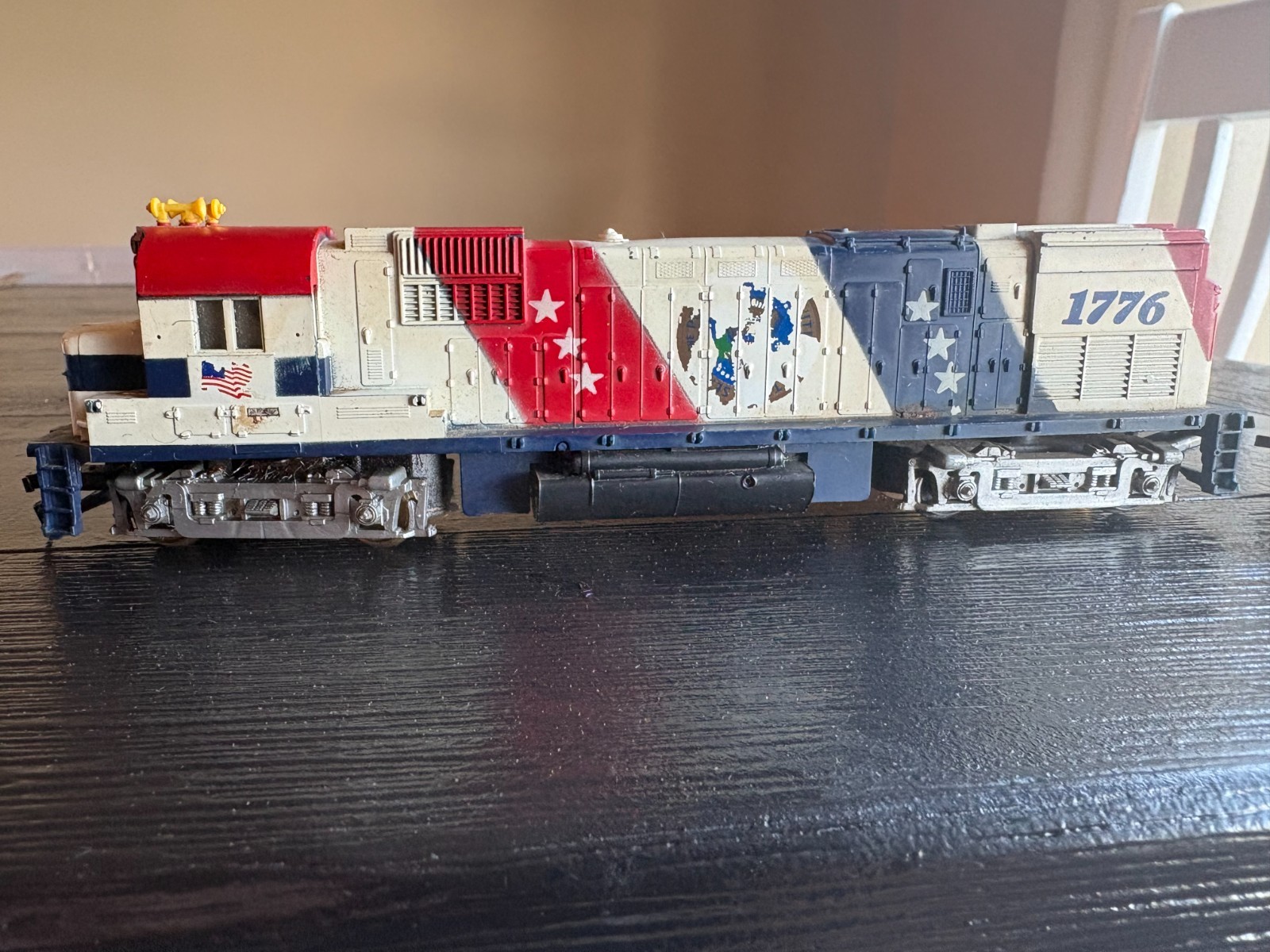 Tyco Spirit of 1776 red white blue locomotive with caboose