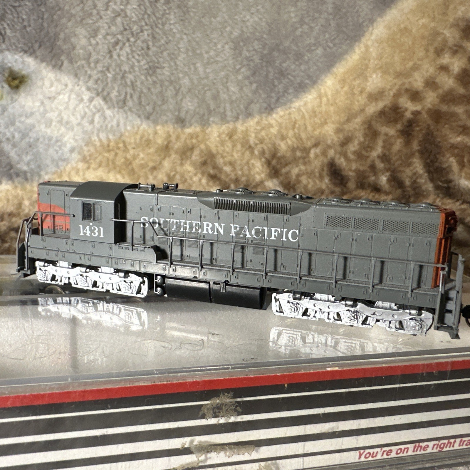 N Scale Atlas 4504 Southern Pacific EMD SD7 Powered Diesel Locomotive #1431