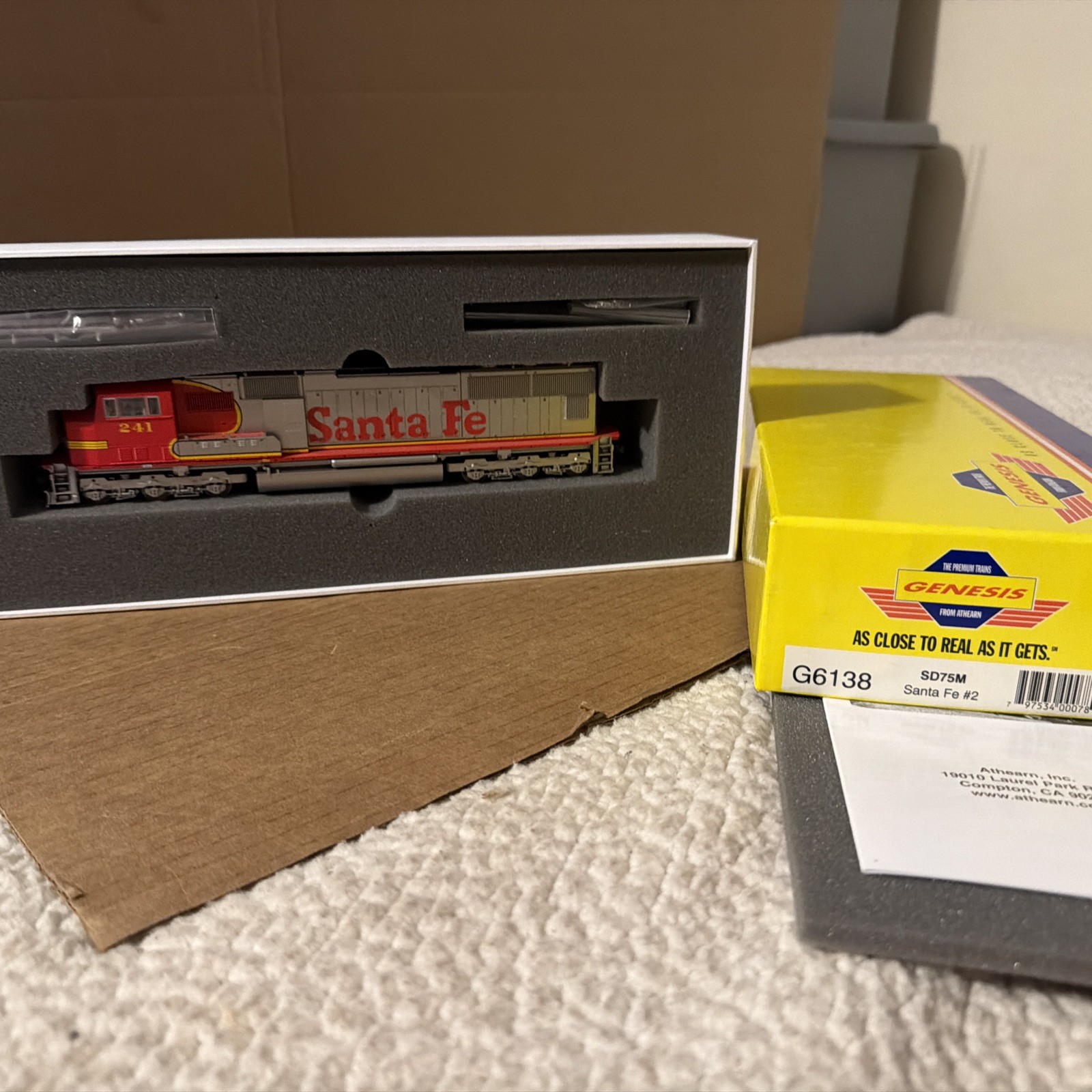 Athearn Genesis Ho G6138, SD-75M locomotive, Santa Fe 241