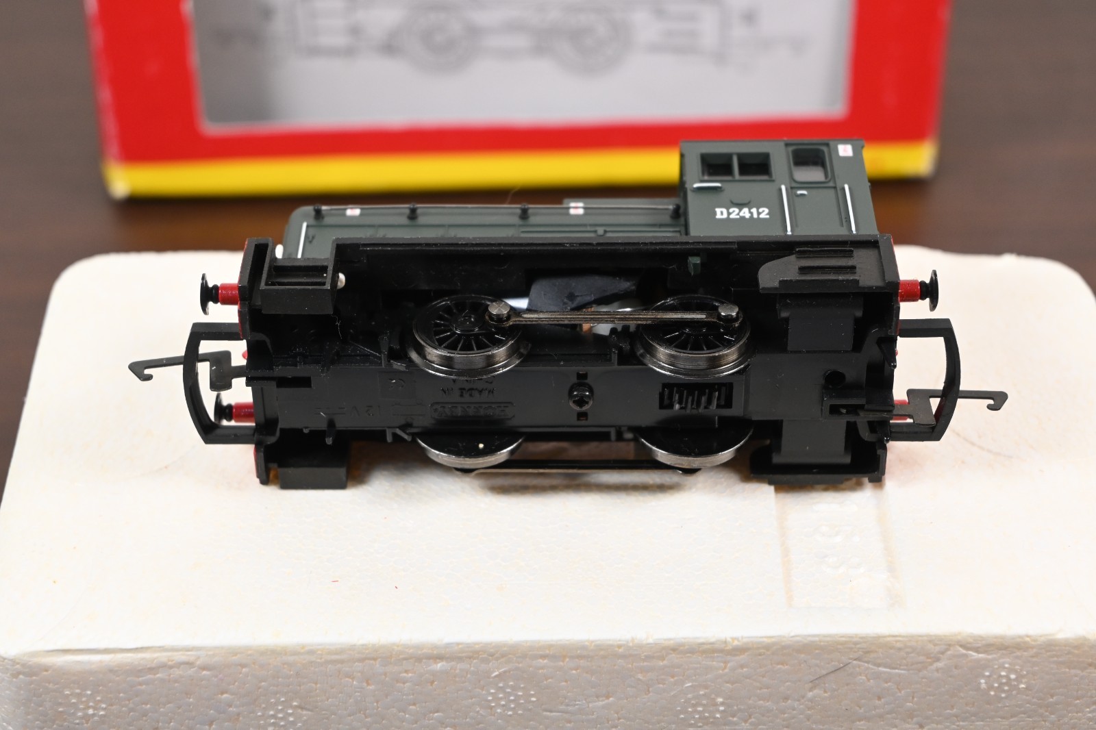 Hornby OO Gauge R2188 BR 0-4-0: Diesel Shunter Class 06 Locomotive “D2412”