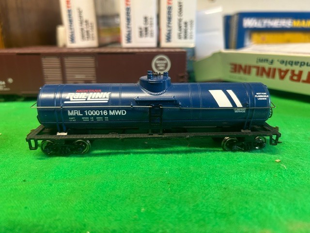 NCE Cab Controler, 1-Walthers Mainline EMD SD60M DCC w/LokSound – CP and CSX DCC