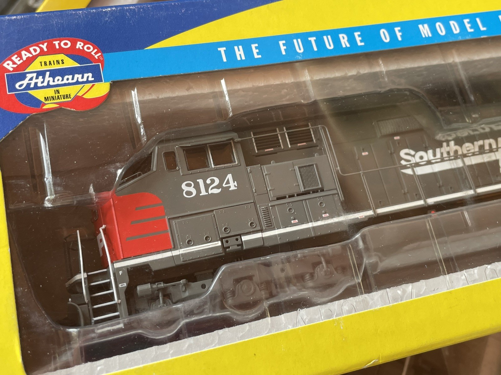 Athearn RTR Dash 9-44CW Southern Pacific SP 8124 DCC Ready – New In Box.