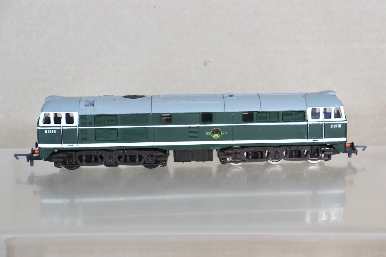 AIRFIX 54101 RE NUMBERED BR GREEN A1A-A1A CLASS 31 DIESEL LOCOMOTIVE D5516 og