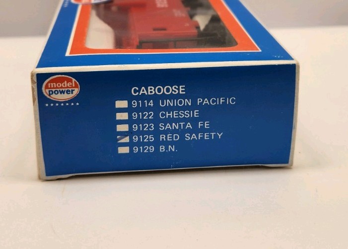MODEL POWER HO 9125 OFFSET CUPOLA CABOOSE RED SAFETY RAIL CAR NOS C41