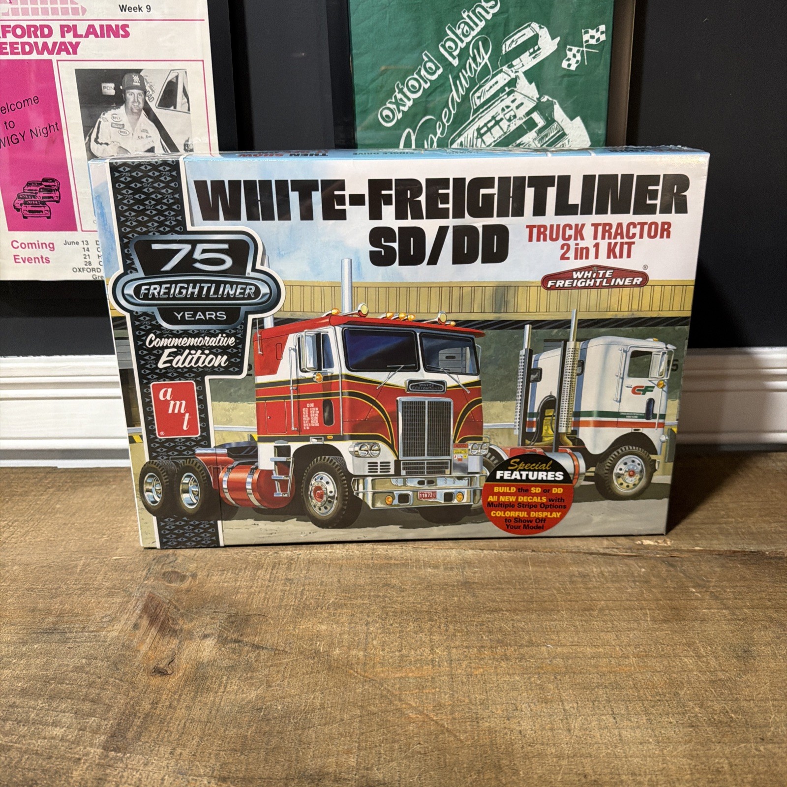 AMT 1/25 Freightliner 2-in-1 Single/Dual Tractor Wh AMT1046 Plastics Car/Truck