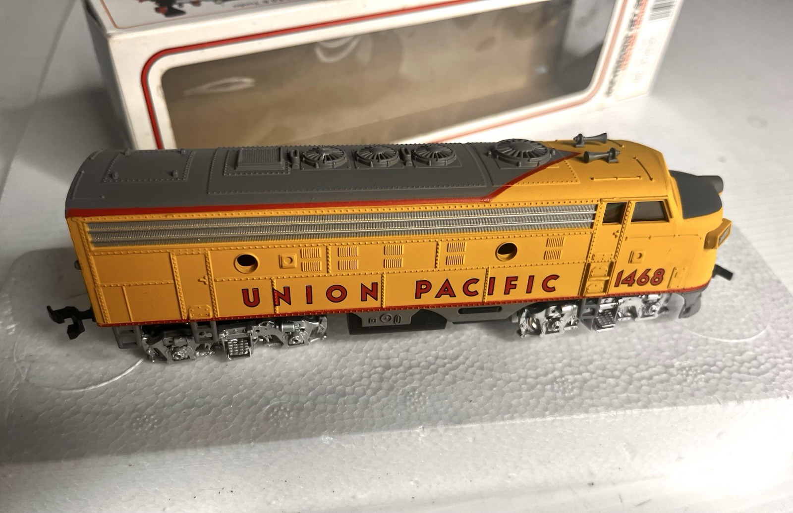 HO Scale Bachmann 61501 UP Union Pacific EMD F9 Diesel Locomotive #1468