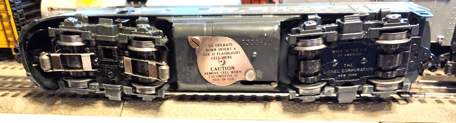 LIONEL RARE 2344 NEW YORK CENTRAL AB UNITS IN VERY GOOD CONDITION, RUNS WELL!