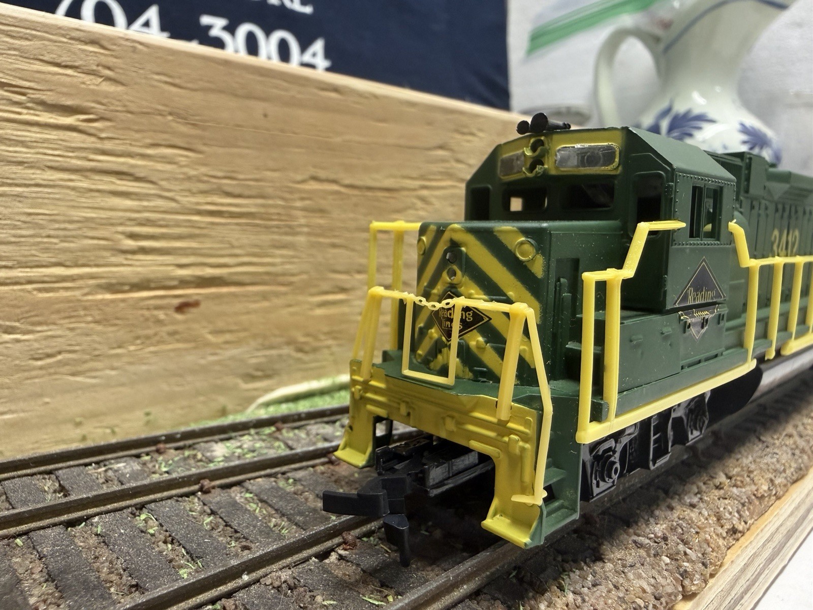 HO SCALE READING LINES DIESEL LOCOMOTIVE 3412 ATLAS GP-38 RARE FIND TRAIN