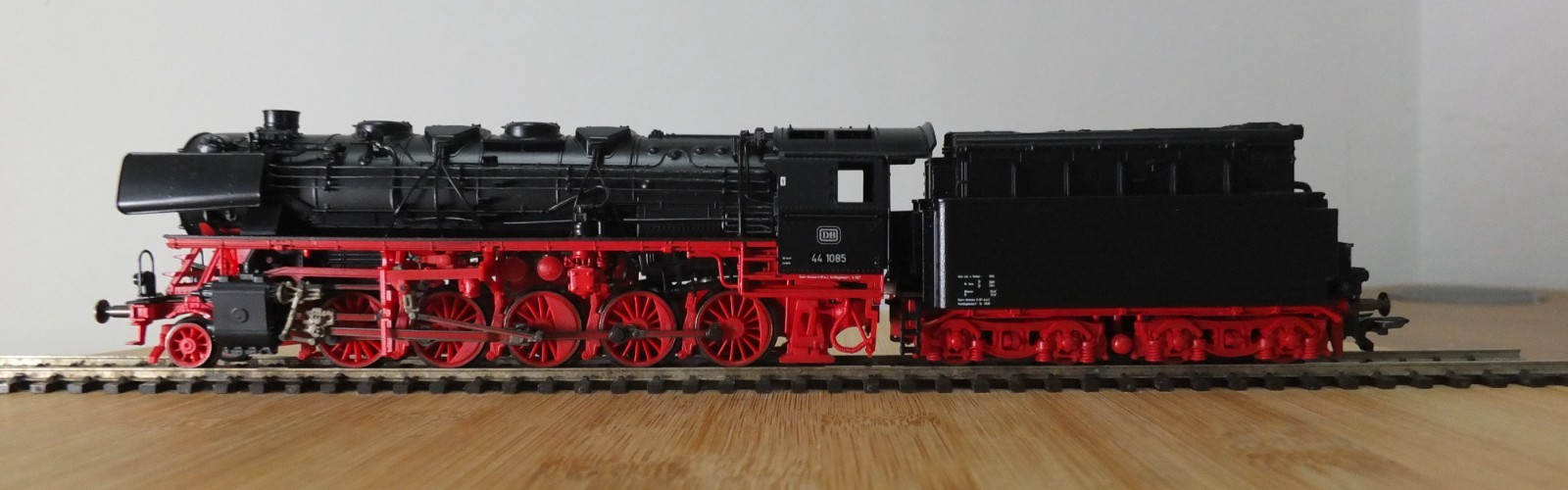 Roco 43260 HO gauge DB BR 44 oil fired Steam locomotive in black livery