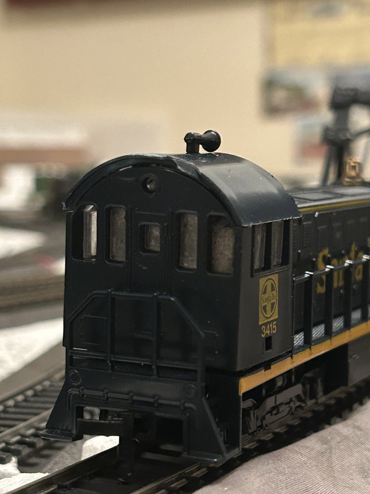 Model Power ALCO 1000 HP Yard Switcher #6832 Santa Fe 3415 New in Box