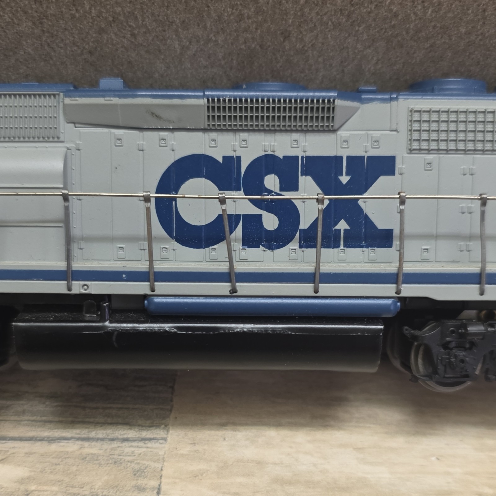 CSX Transportation 6383 HO Scale Diesel Locomotive C-C Gray Blue Painted Model