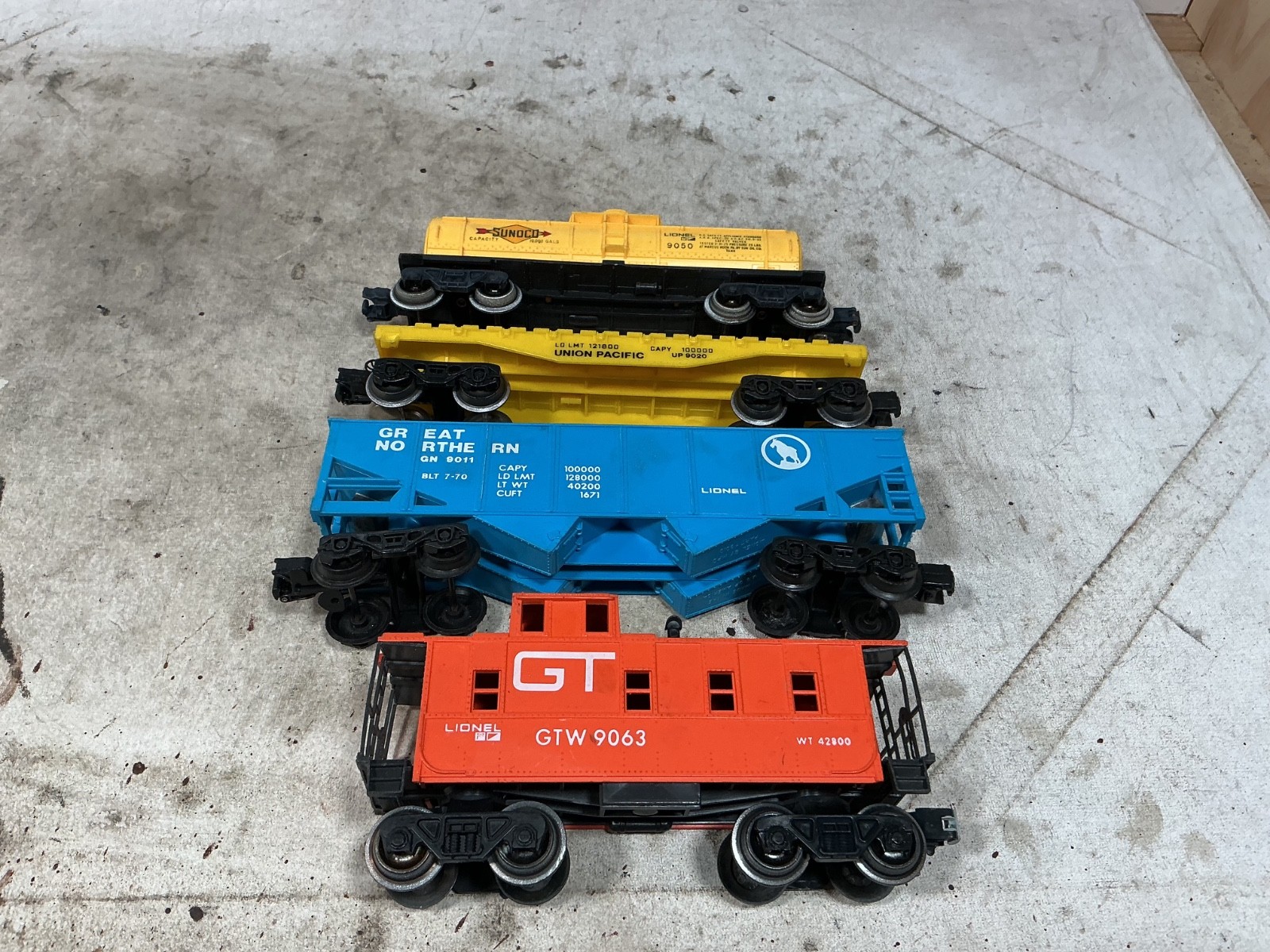 Lionel Set No. 1084 – Steam Engine 8042 SET – 4 freight cars 027