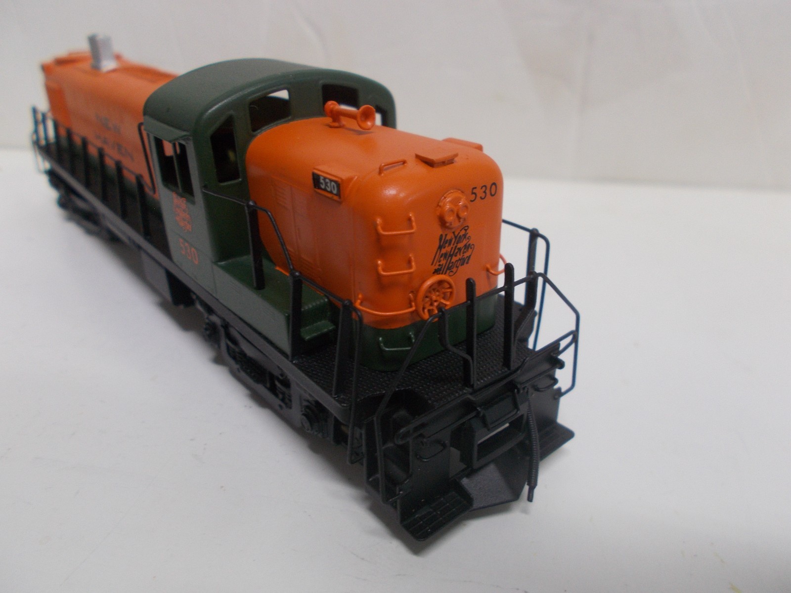 ALCO # D-123 ~BRASS~ NEW HAVEN RS-3 LOCOMOTIVE # 530 ~RUNS GOOD~READ~HO SCALE