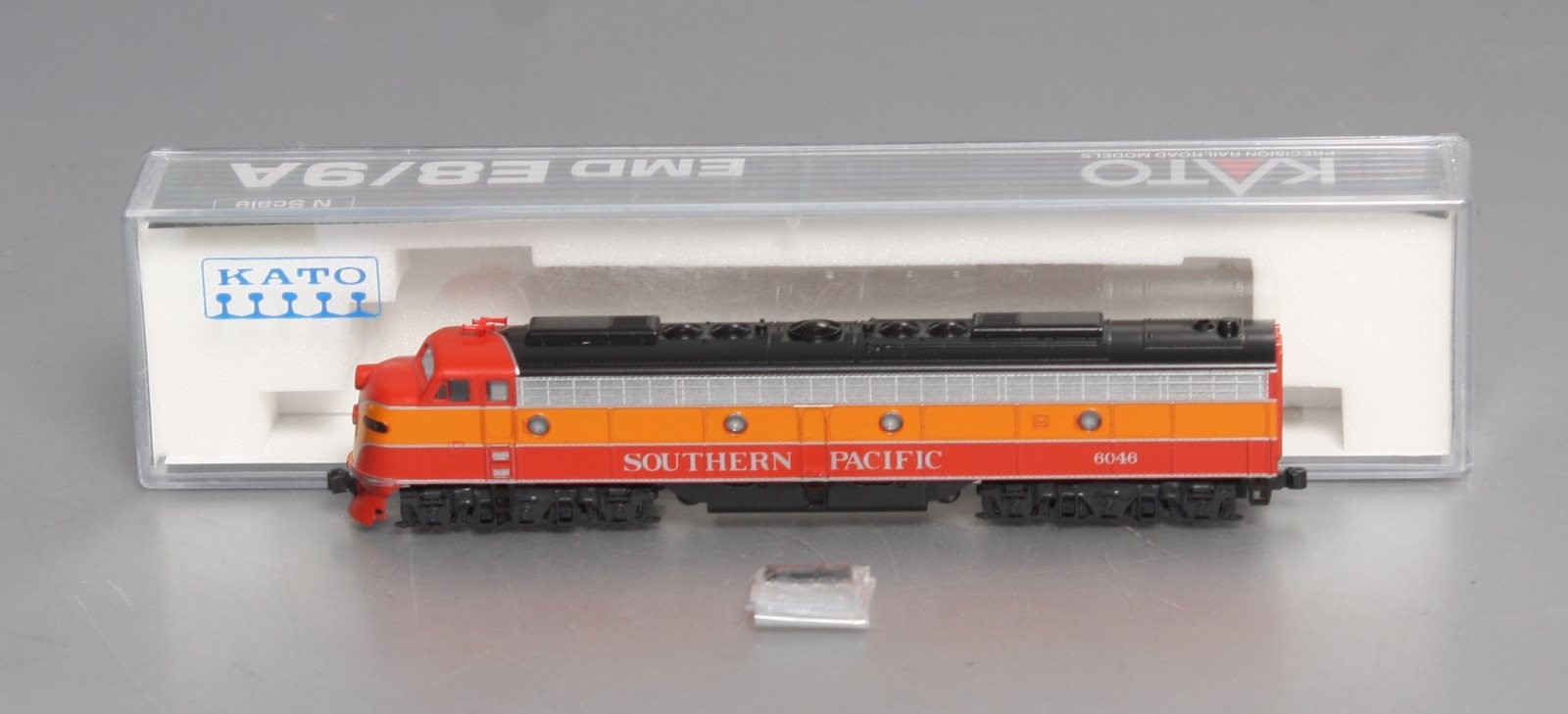 Kato 176-5308 N Scale Southern Pacific E8A Powered Diesel Engine #6046 with DCC