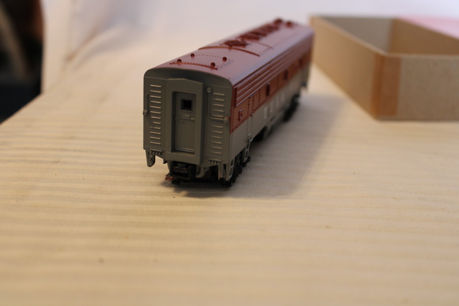 HO Scale Athearn, F-7B Diesel Locomotive, Tularosa, Red & Gray, DUMMY Engine