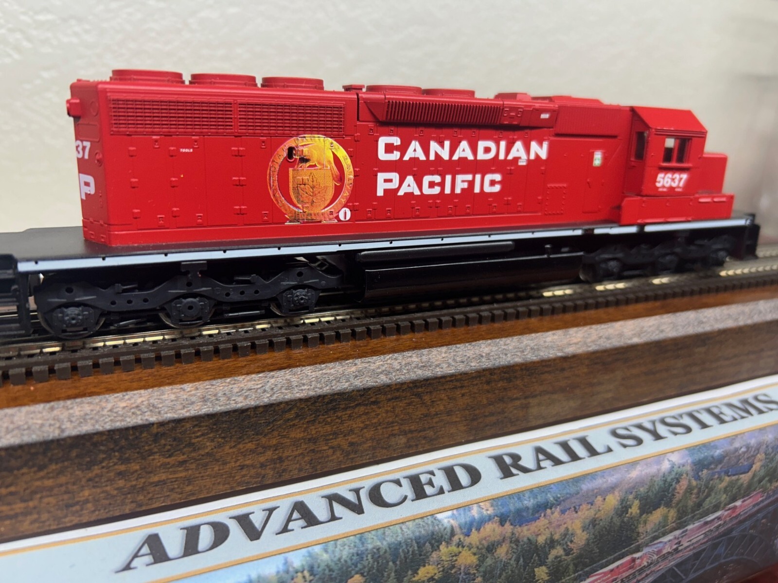 CANADIAN PACIFIC SD40-2 LOCOMOTIVE – HO Scale ” GOLDEN BEAVER ” LETTERS NEW OOP