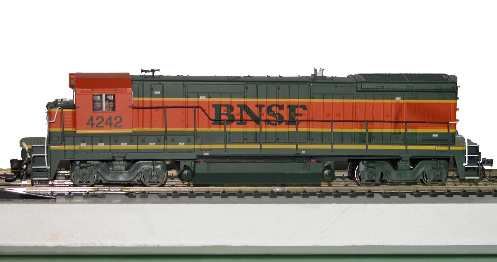 HO ATLAS 8146 MASTER GOLD GE B23-7 BNSF # 4242 DC DCC SOUND QUANTUM QSI