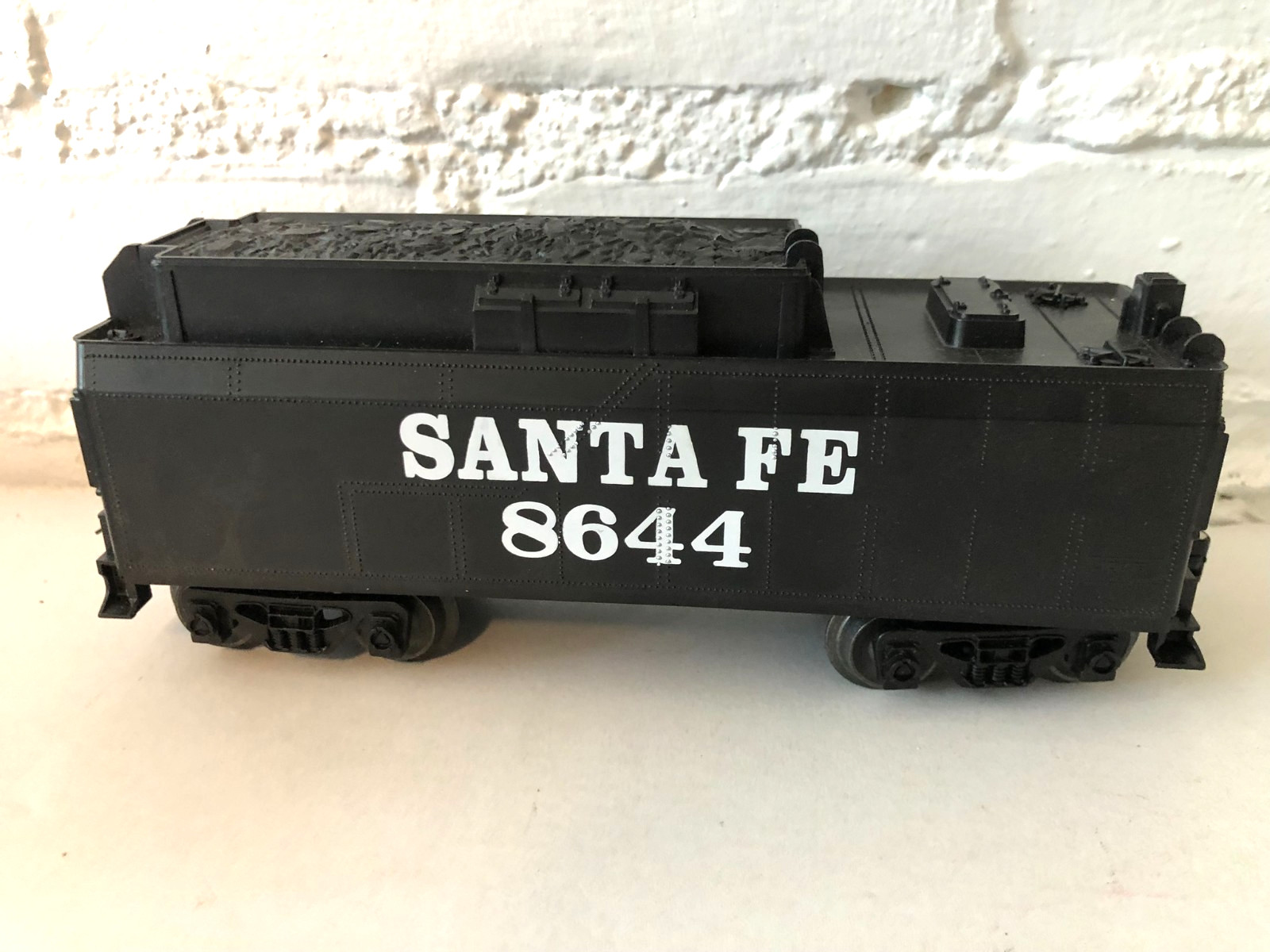 LIONEL O 4-4-2 Diecast Santa Fe Steam Locomotive #8644 and Tender Tested