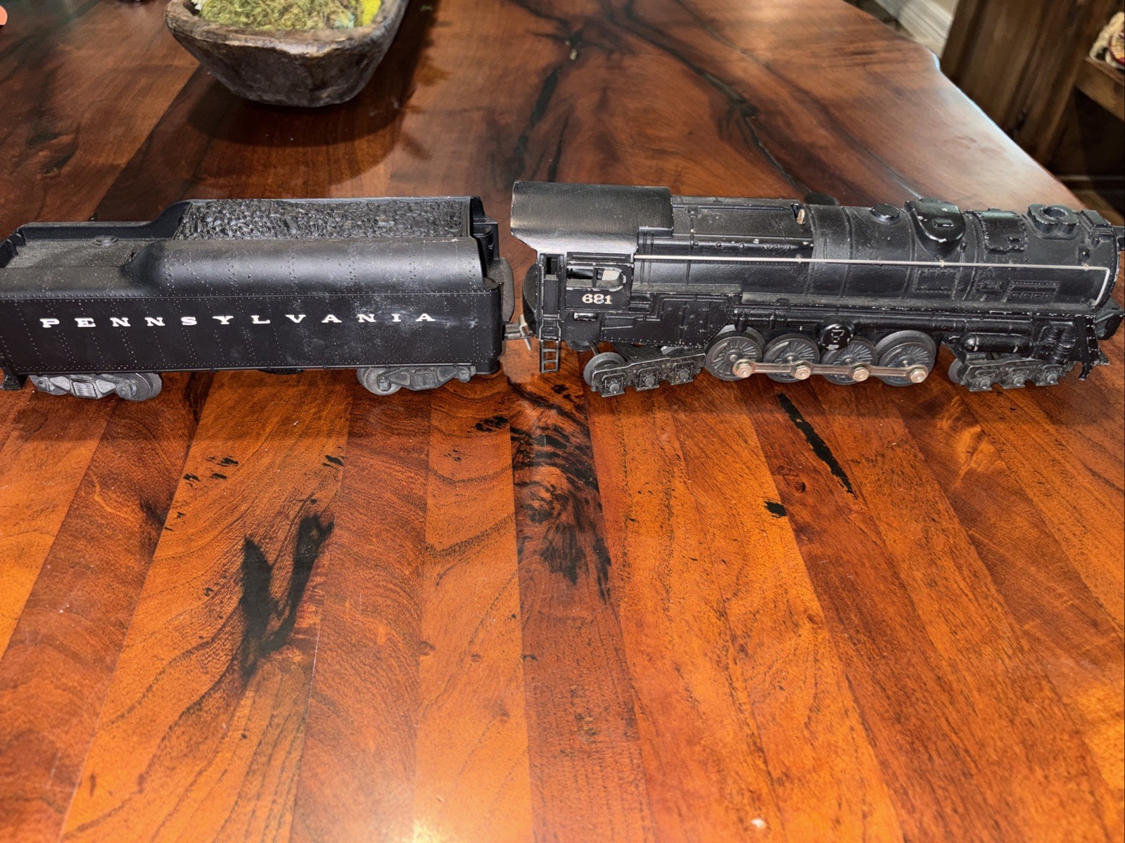 Lionel 681 postwar Engine & Lionel 2046W Tender