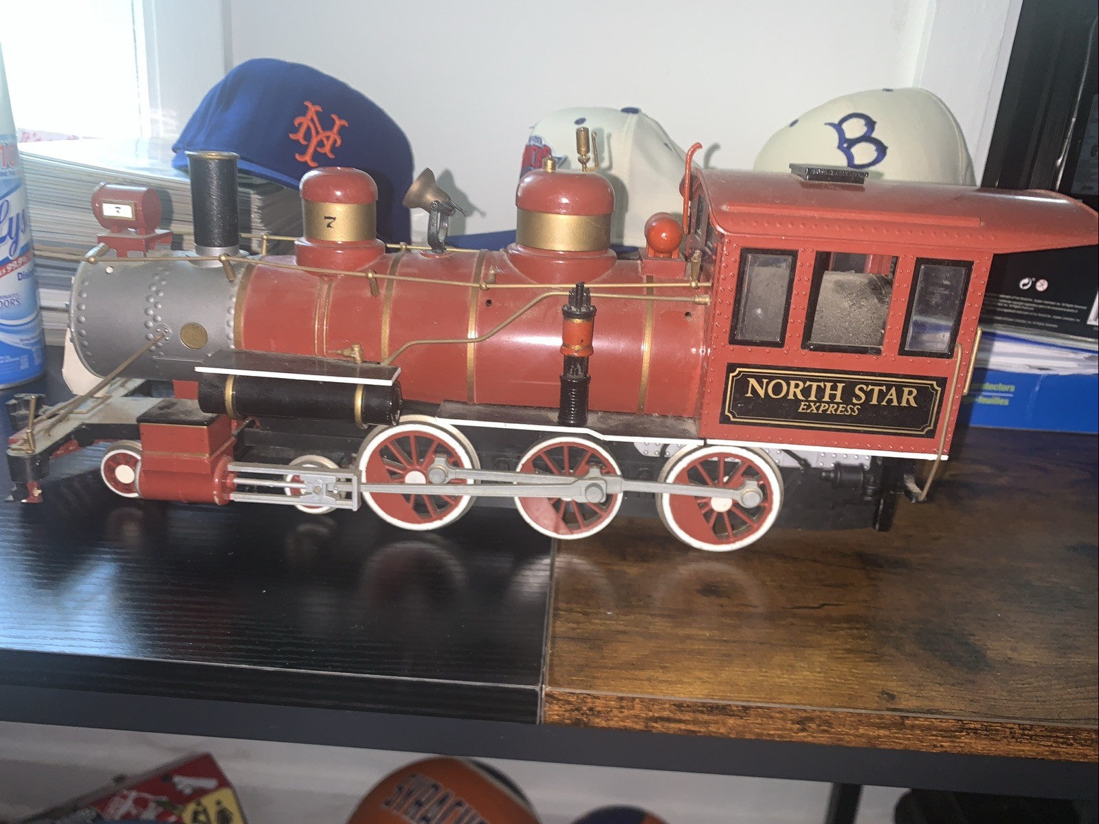 North Star Express 7, 4-6-0 Steam Locomotive Red/Black