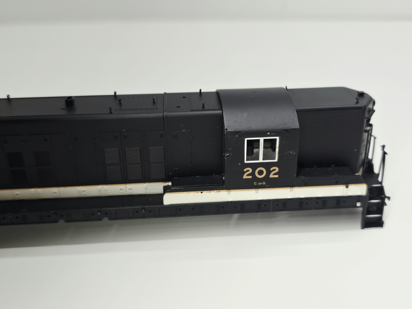 Proto 2000 – HO – SD9 Southern Locomotive #202 – Shell Only
