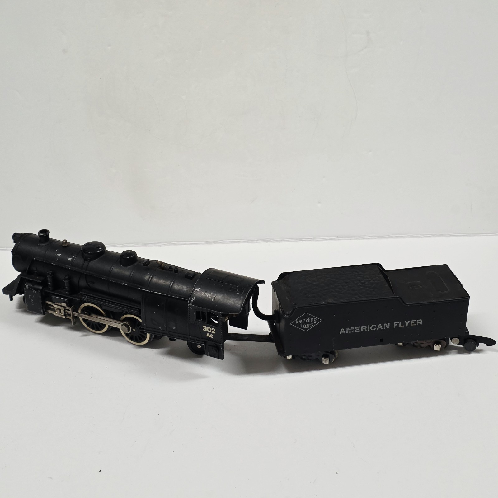 AMERICAN FLYER 302 S-GAUGE STEAM LOCOMOTIVE READING LINES