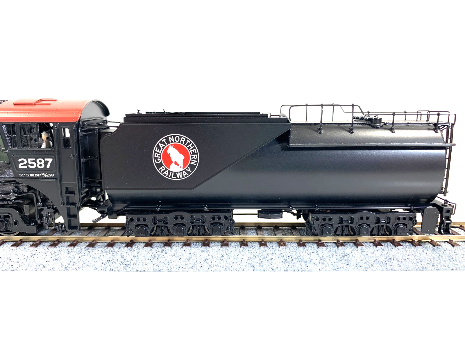 HO Broadway Ltd 2875 Hybrid Great Northern S2 #2587 , DCC Sound, Paragon 3