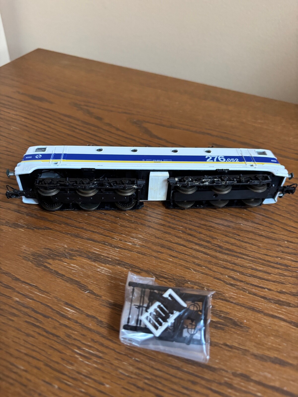 LIMA RENFE 276 SCALE H0 ANALOGUE DIRECT CURRENT LOCOMOTIVE REF: L208625