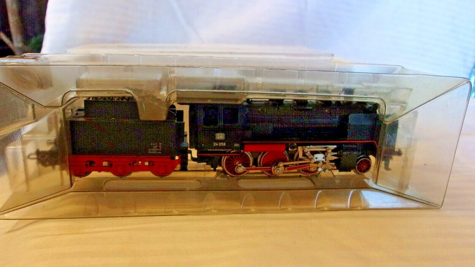 HO Scale Märklin BR24 Steam Locomotive & Tender Deutsche Bahn, Black, #3003 BNOS