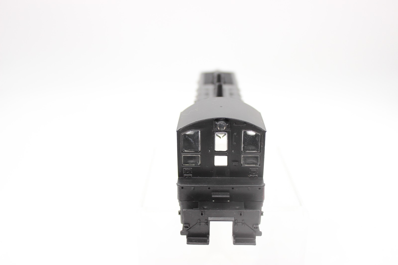 Athearn 40510 HO Scale Undecorated SW-7 Diesel Switcher Locomotive Shell Only