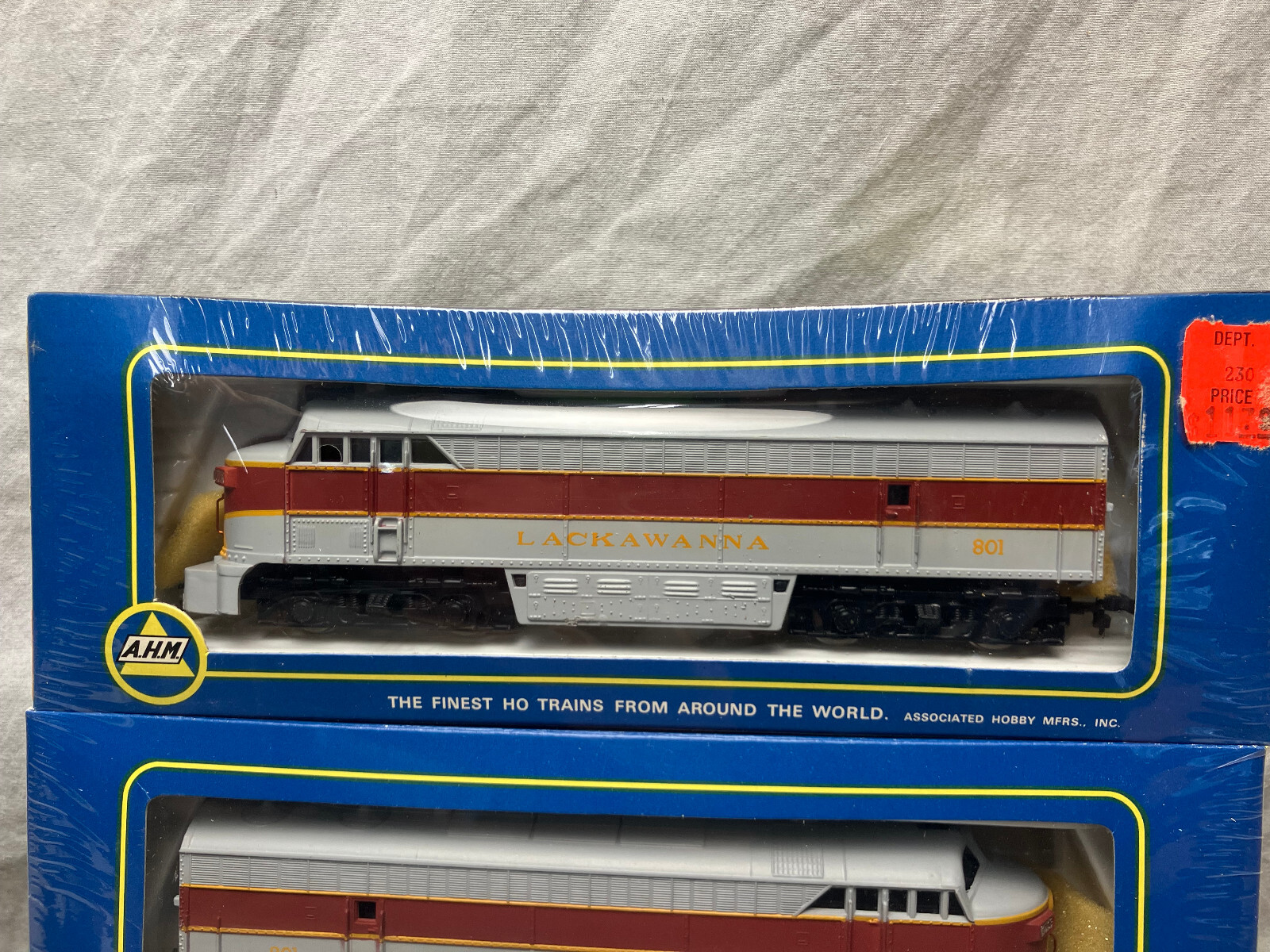 Sealed 3-pac, AHM loco, dummy and caboose. Lacawanna