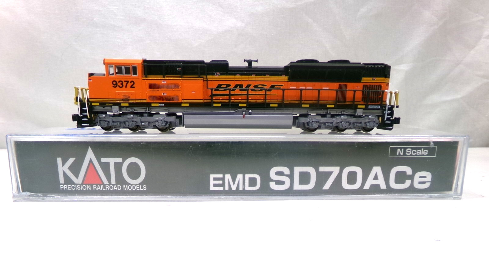 N scale Kato BNSF SD70 ACE diesel engine in original box (lot N90)