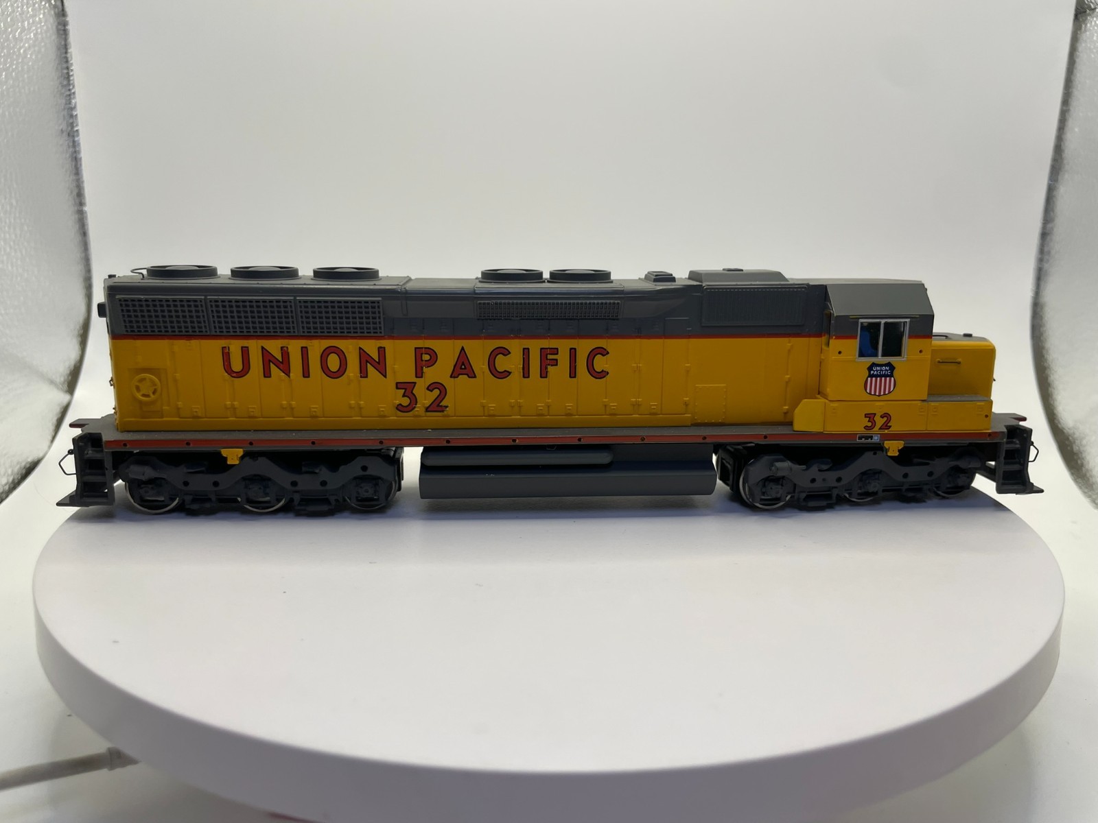 HO Scale Union Pacific SD45 Locomotive #32 – Light Function Details NOT Included