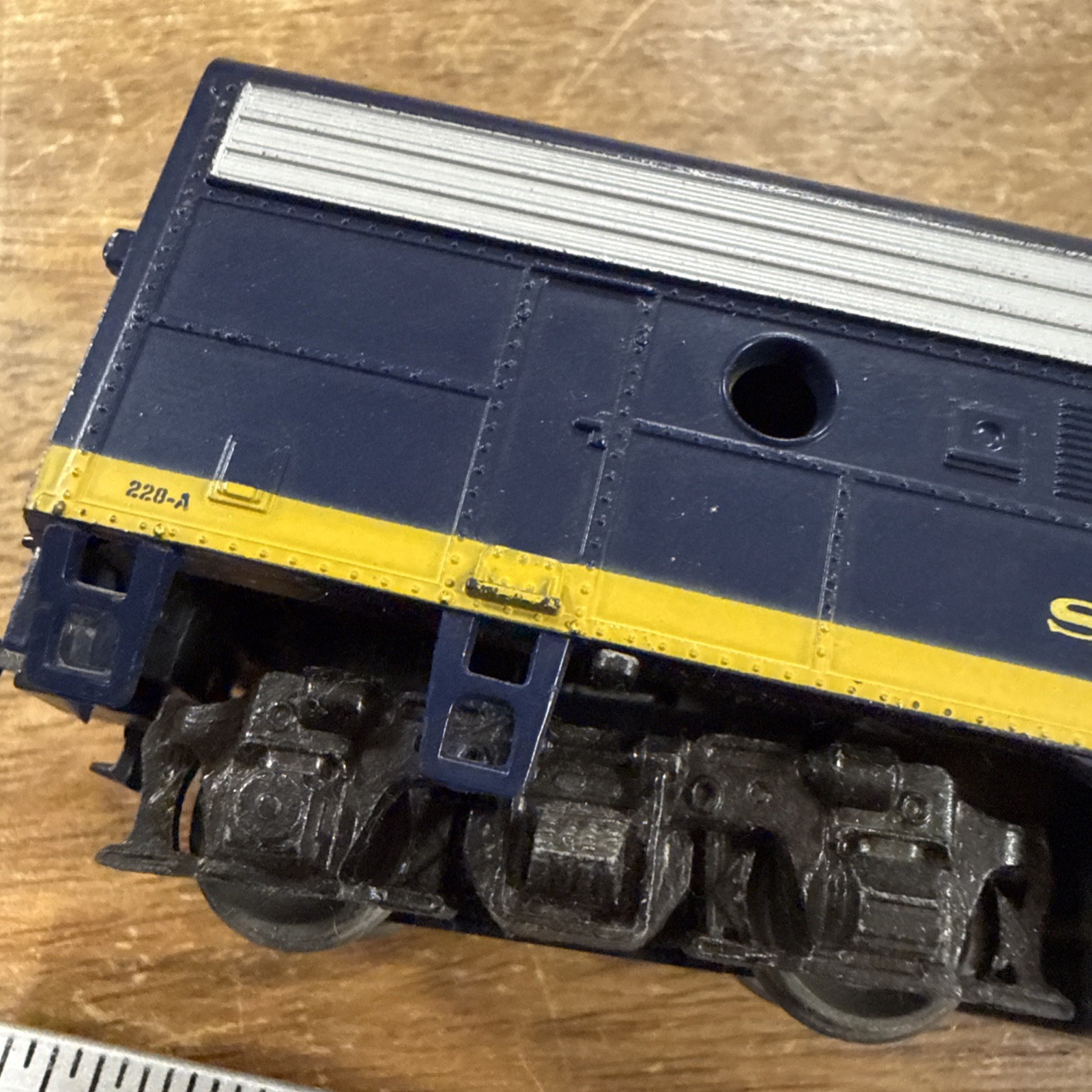 Life-Like F-7 A HO Scale Santa Fe Blue/Yellow LOCOMOTIVE