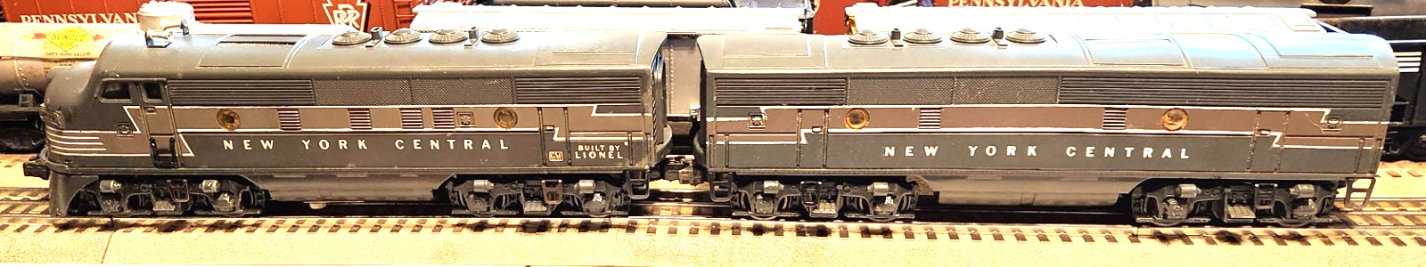 LIONEL RARE 2344 NEW YORK CENTRAL AB UNITS IN VERY GOOD CONDITION, RUNS WELL!