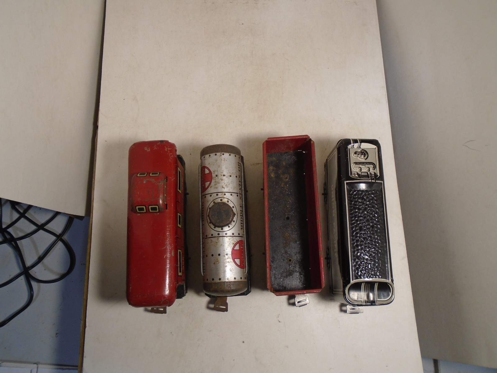 FOUR VINTAGE MARX TIN 4 WHEEL rolling stock assortment – SA I