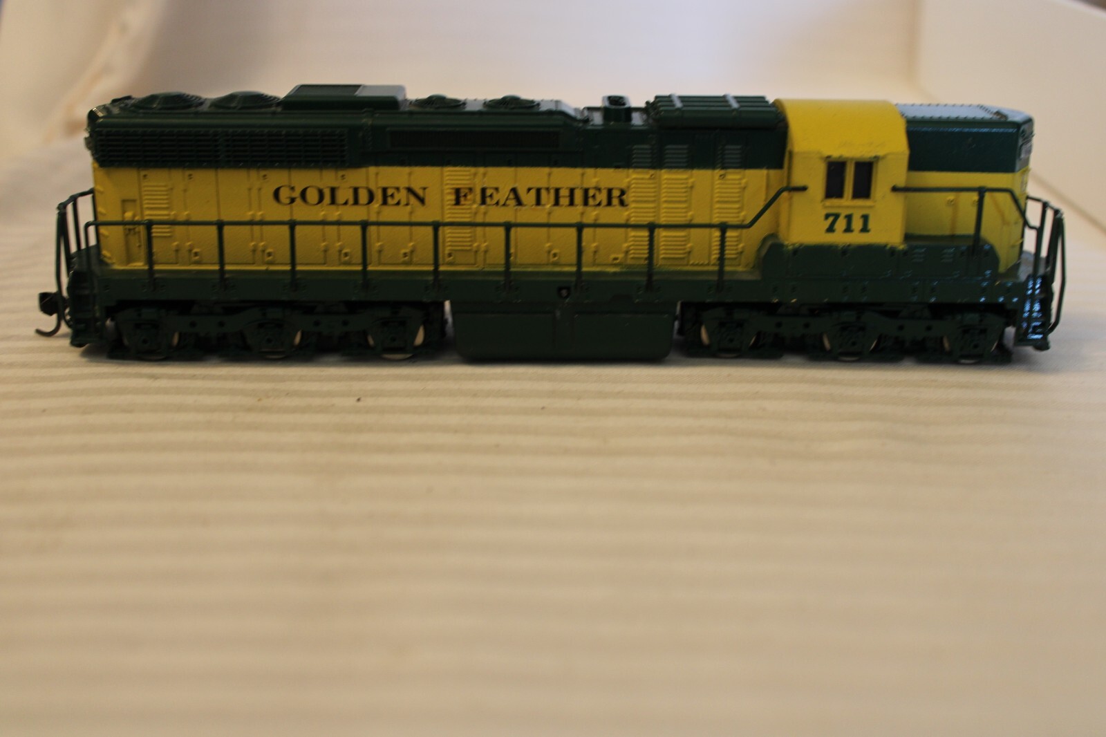 HO Scale Atlas, SD35 Diesel Locomotive, Golden Feather, Green & Yellow #713