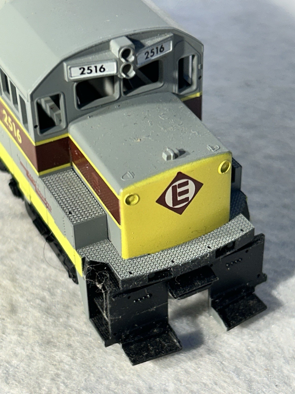Beautiful Stewart /KATO GE EL Railroad U-25B Diesel Engine HO